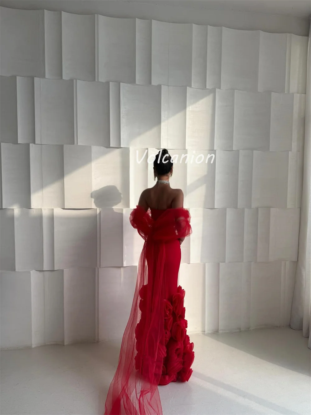 Aangepaste hoge kwaliteit ingewikkelde jersey handgemaakte bloemplooi kolom off-the-shoulder lange jurken op maat gemaakte gelegenheidsjurken