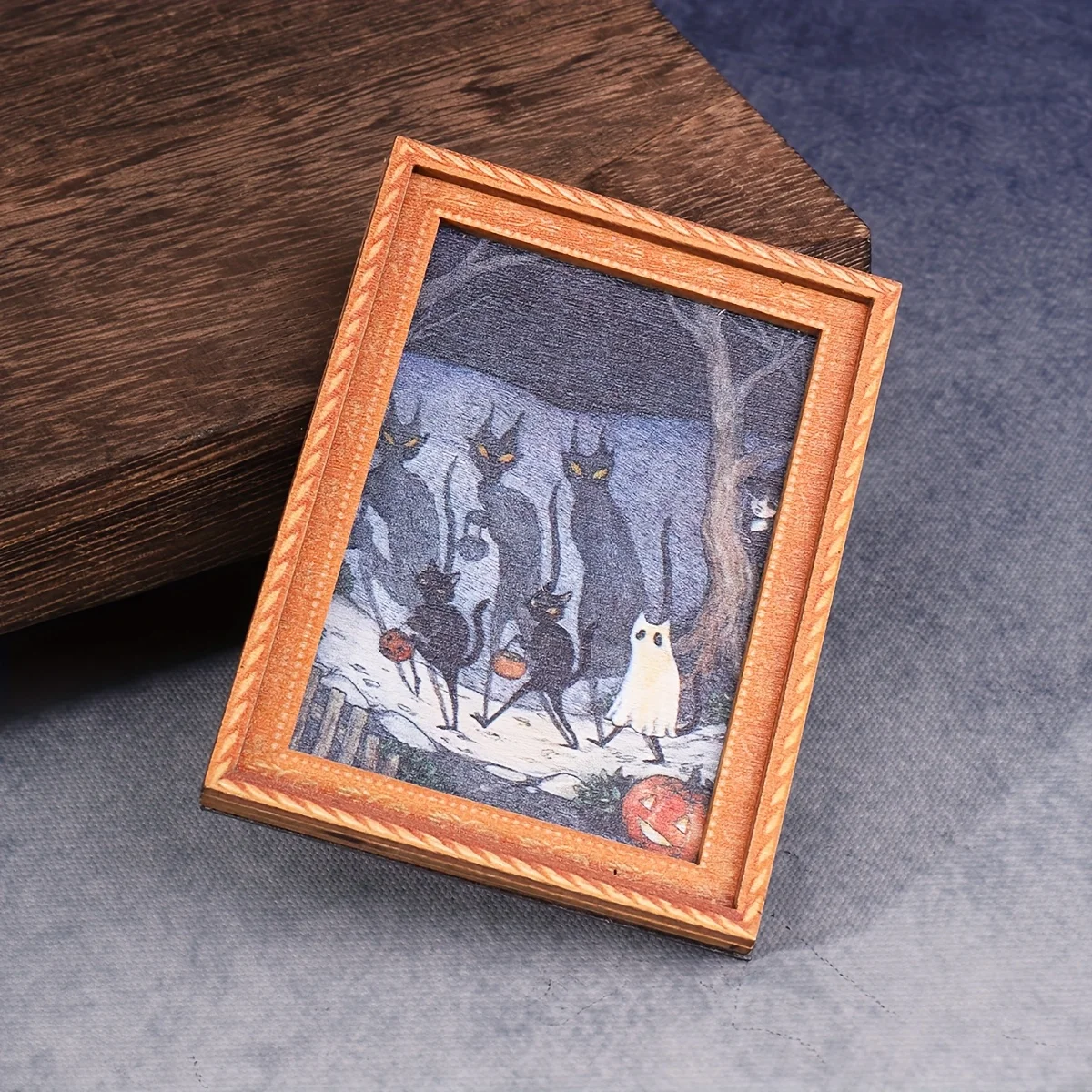 Kühlschrankmagnet mit einem gruseligen und lustigen schwarzen Katzenmuster, in Form eines Mini-Fotorahmens, eine unterhaltsame Möbeldekoration. – Detail 5