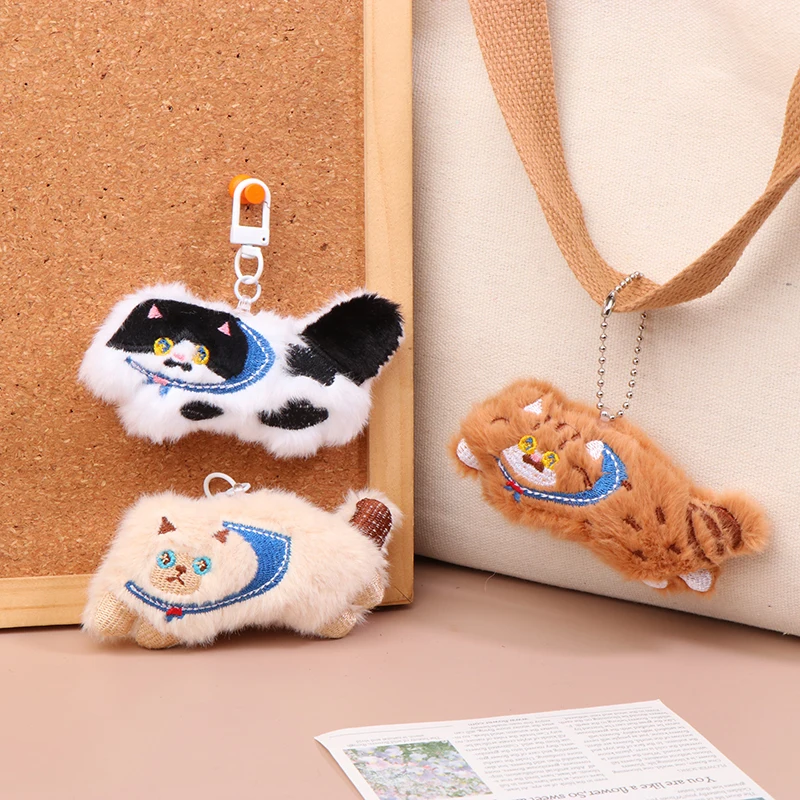 Muñeco de peluche de gato de dibujos animados Calico encantador, juguete chirriante, llavero de gato siamés de peluche, colgante de bolsa, colgantes de gato de felpa, regalo de pareja, 1PC