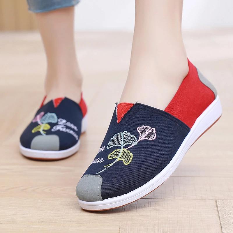 

2025 Hot Selling Spring/autumn Old Beijing Cloth Shoes with Soft Sole Breathable and Versatile Flat Bottom for Mother Work Shoes