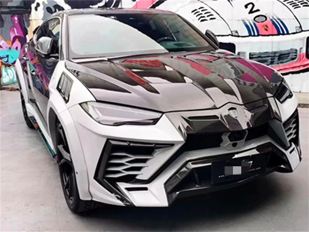 Auto parts for Lamborghini URUS Body kit URUS has an updated MSY-style front and rear bumper hood forged carbon fiber body kit