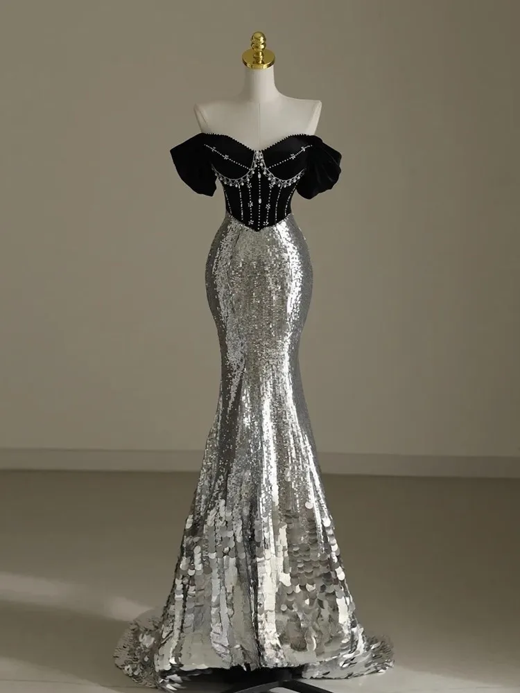 

A new one-shoulder light luxury niche sequined train dress for banquet hosts