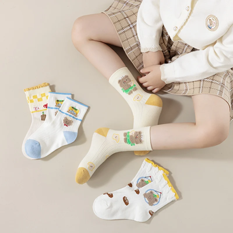 

Four pairs of children's socks in cute little bear style, suitable for all seasons, soft, comfortable, breathable and versatile