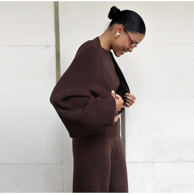 Damen Strick-3-Teiler-Set: O-Ausschnitt, ärmelloses Crop-Top, Langarm-Mantel, weit geschnittene Hose, Herbstmode, neue Strickwaren für Damen – Detail 16