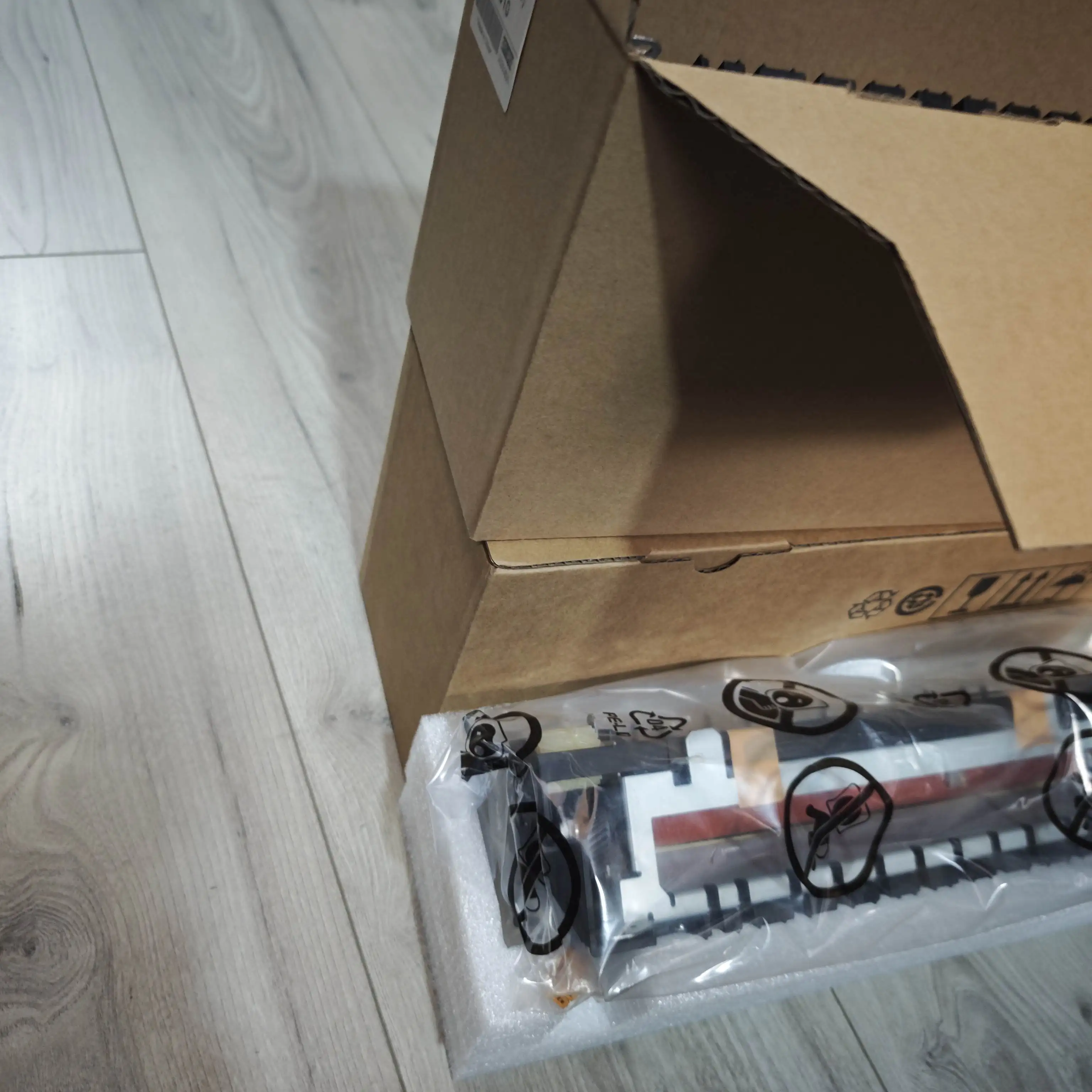 

Fuser Unit ASSY For Xerox Phaser 6510 6510DN Workcenter 6515 6515n MFP Laser Printer