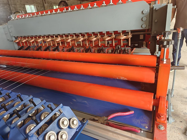 Macchina per la produzione di saldatura a punti automatica a rete metallica in rotolo di acciaio inossidabile 3D