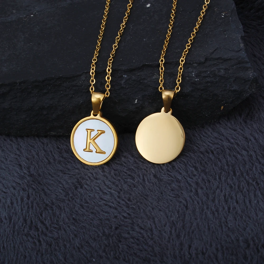 2025 جديد الفولاذ المقاوم للصدأ A-Z الأولي رسالة قلادة الطبيعة شل البطانة الحرة مخصص نقش لفتاة فام هدية عيد الحب