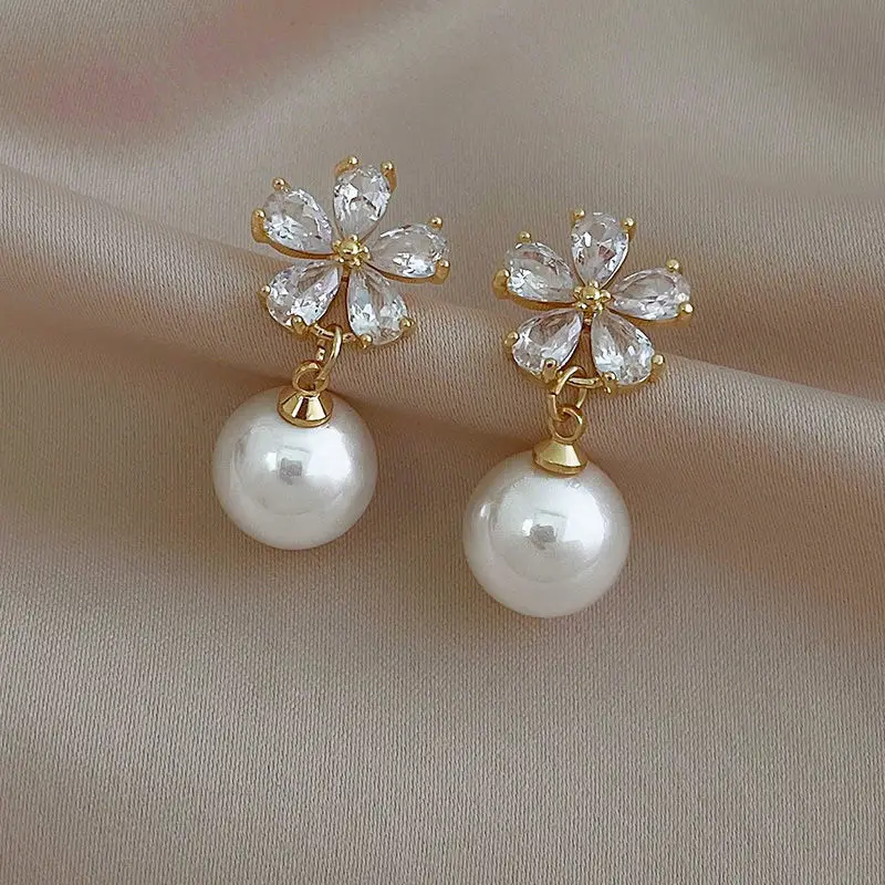 Neues Design Süße Strass-Blumen-Ohrstecker für Frauen Elegante Imitationsperlen-Kristall-Zirkon-Ohrringe Koreanischer Partyschmuck – Detail 3