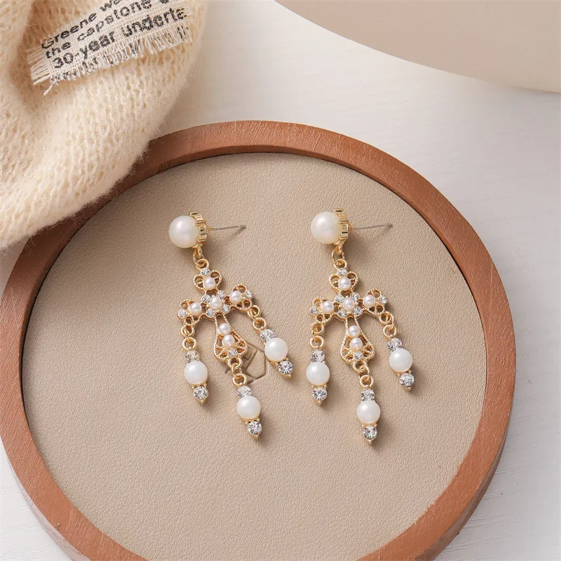 French Retro Luxury Full Rhinestone Pearl Ear Clips Earrings Fashion Simple Cross Long Clip Earrings No Piercing for Women Party