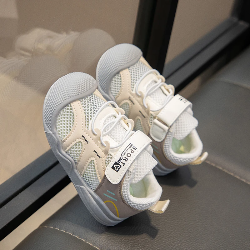 Nieuwe zomer holle sportschoenen voor kinderen 2022, ademende heren- en damesschoenen, antislipschoenen met zachte zolen