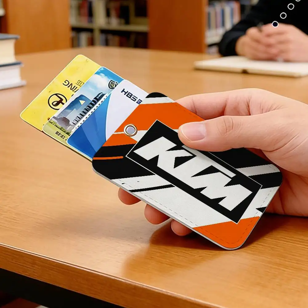 

Классический брелок с логотипом мотоцикла K-Ktm с держателем для карт, защитный чехол для проездного, карты питания, ID-карты и банковской карты для обеспечения безопасности.