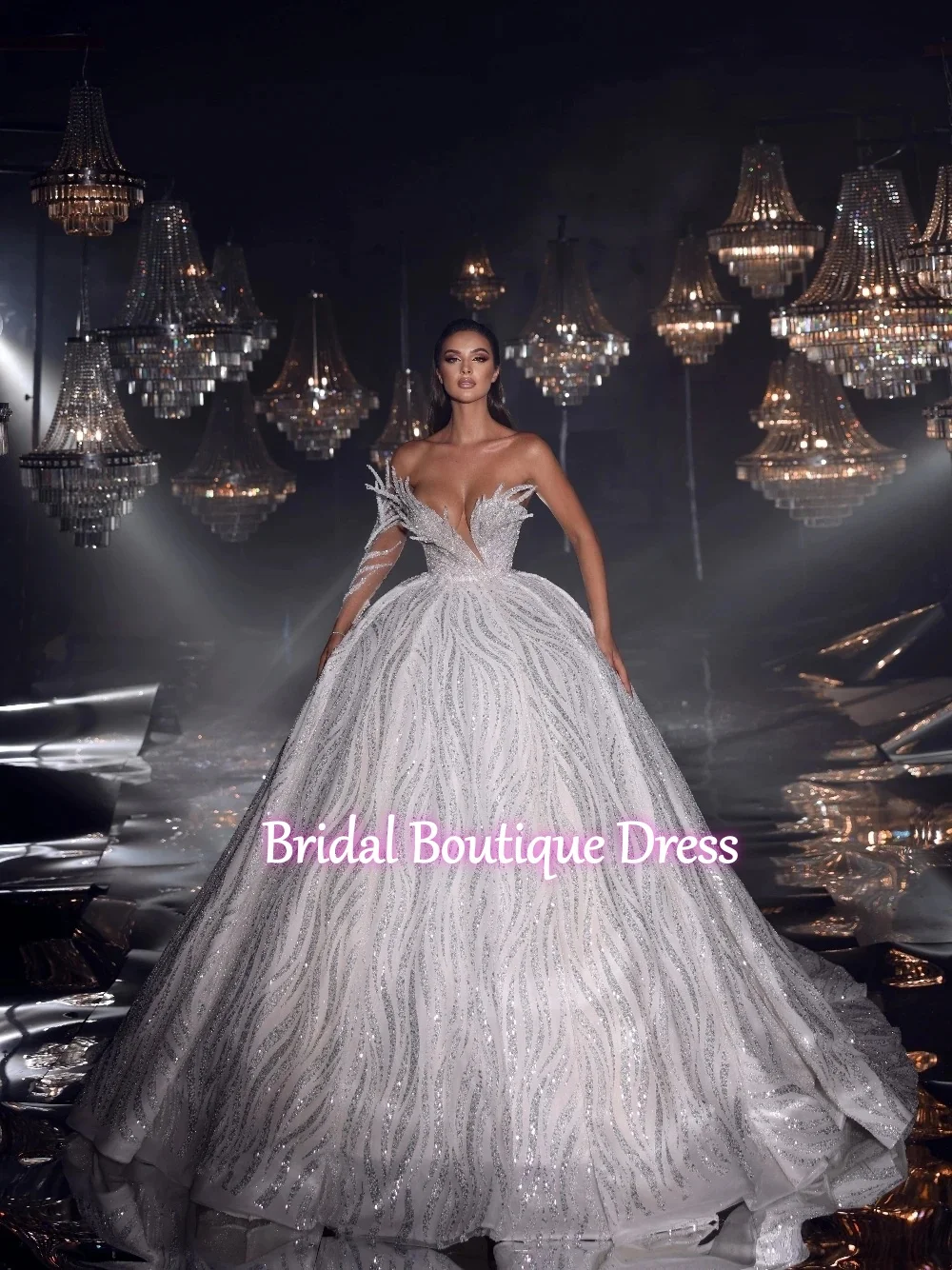 

Sparkly Beaded Rhinestones Wedding Dress Sexy V-neck Spaghetti Straps Bridal Gown Customized Exquisite Long Dresses For Bride