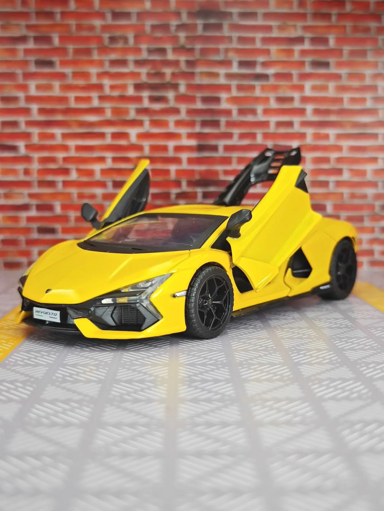 1:32 simulation Lamborghini alloy car model with doors and trunk that can be opened, sound and light feedback, supercar car view 5