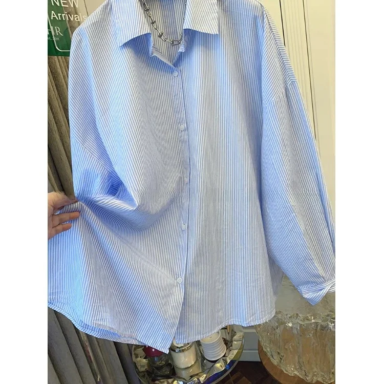 เสื้อคลุมคาร์ดิแกนทรงหลวมลายทางสีน้ำเงินสไตล์เกาหลีสำหรับผู้หญิง รุ่นสลิมมิ่ง คอลเลคชั่นฤดูใบไม้ร่วง 2025 ดีไซน์ Ele