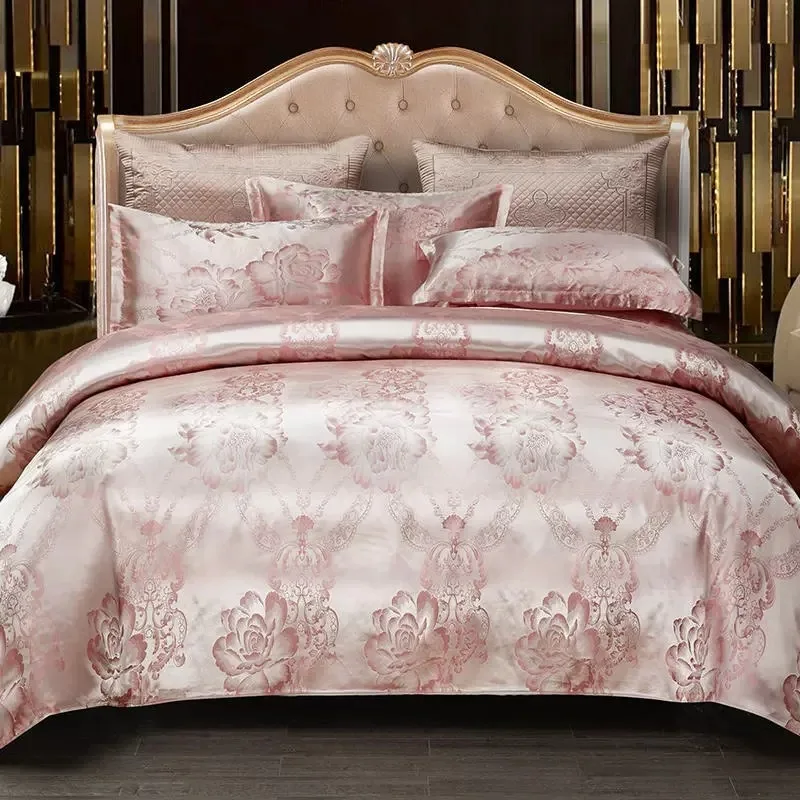 

Custom European Bedding Set Satin Silk Queen King Size Four-piece Set Gold Pink Bed Sheet Quilt Sets Wedding Jacquard Bedding