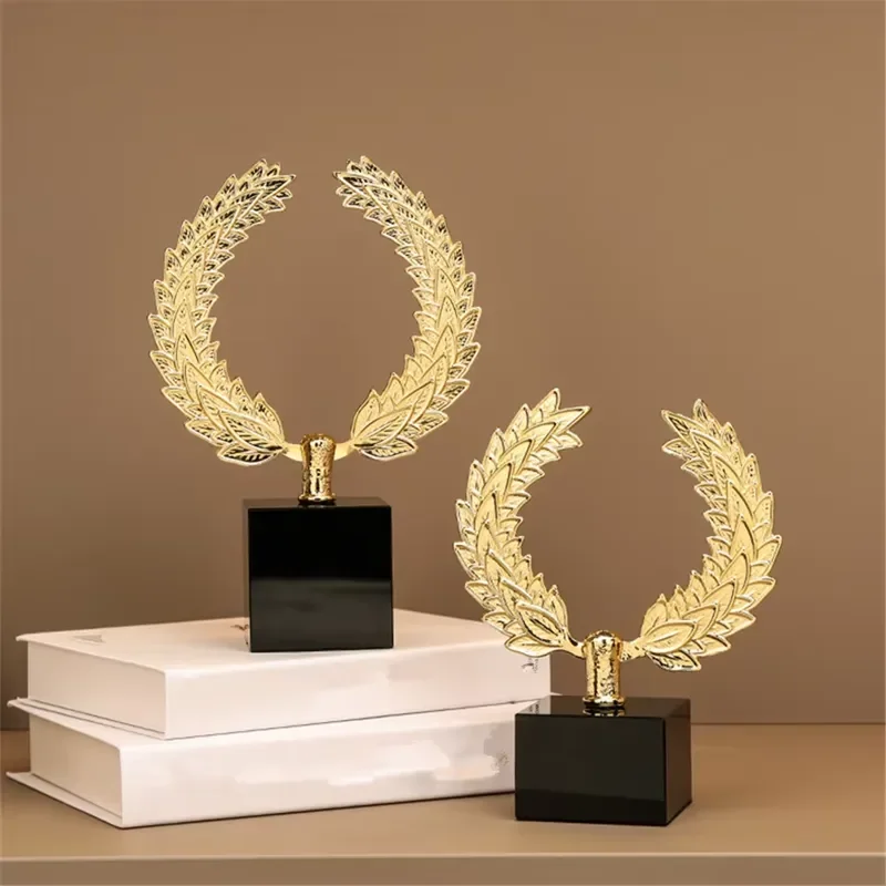 Gold alloy laurel wreath sculpture living room office light luxury desktop decoration