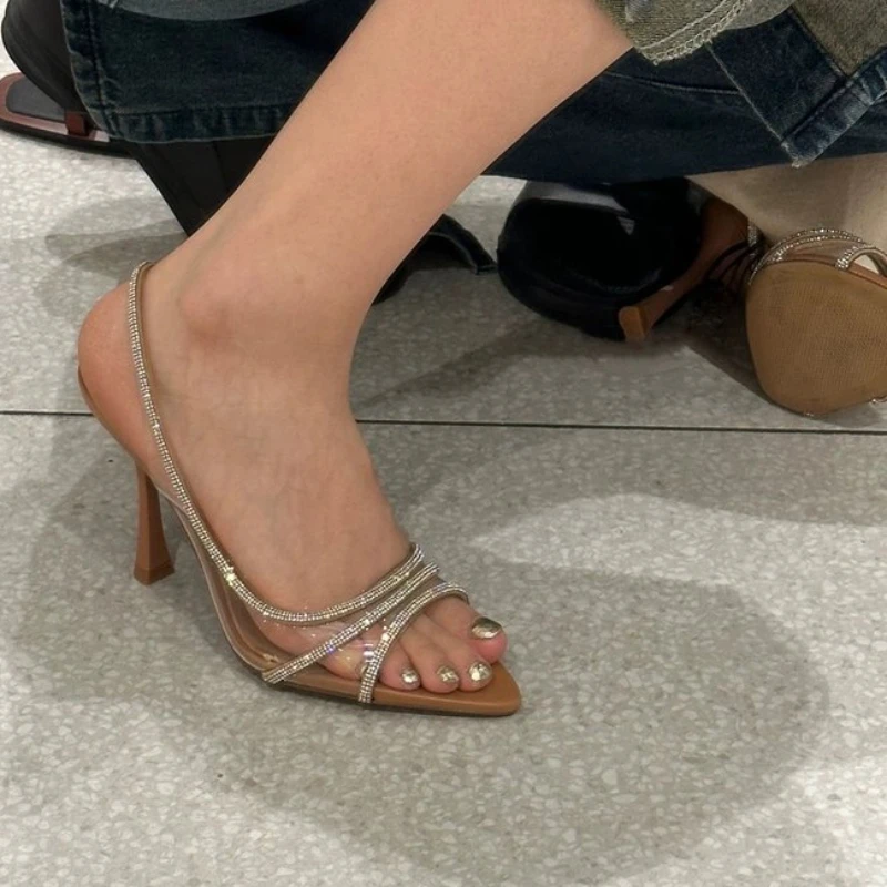 Zapatos de tacón con tira trasera de diamantes de imitación para mujer, sandalias de oficina transparentes, elegantes, puntiagudas, sexys, 2024