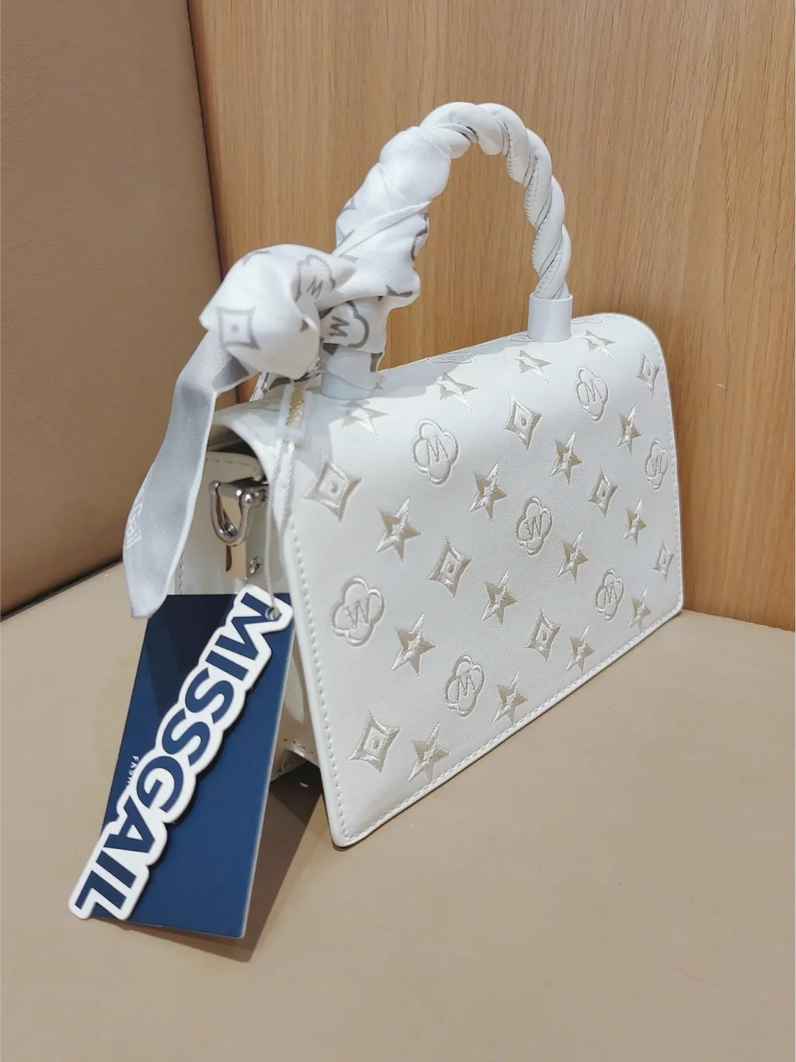 amiciyah-women's-fashion-luxury-twisted-handle-embroidered-small-square-bag-2026-new-handbag-single-shoulder-crossbody-bag