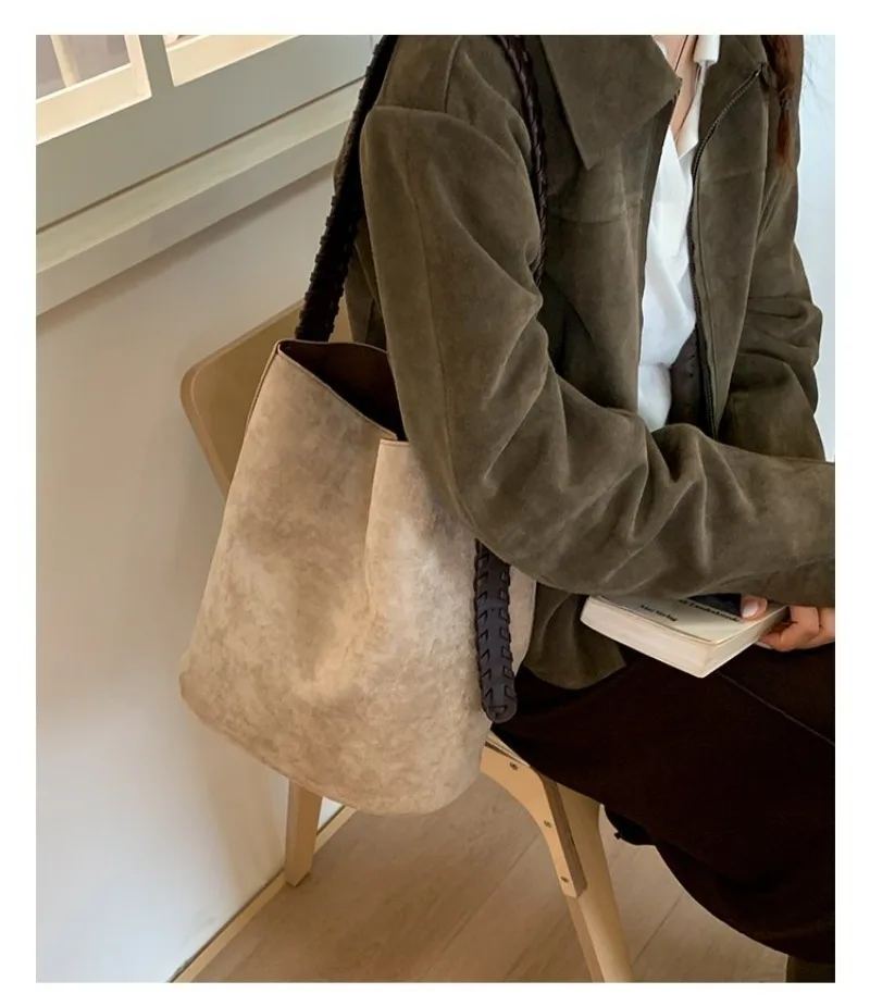 Mehrfarbige Wildleder-Schultertasche mit Verstellbarem Riemen, Lässiger Stil für Tägliches Einkaufen, Verabredungen, Pendeln und Kurzreisen – Detail 17