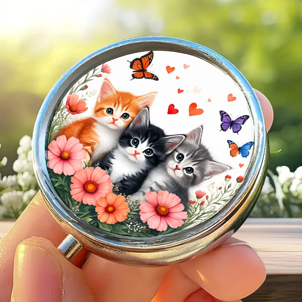 1 Piece, Flat Pill Box, Designed with Three Cute Kittens, Flowers, and Butterflies. It Has Three Compartments, Making It Easy to Carry, Used for Storing Medication, and Is Also Safe, Easy to Fit in a Wallet or Purse.