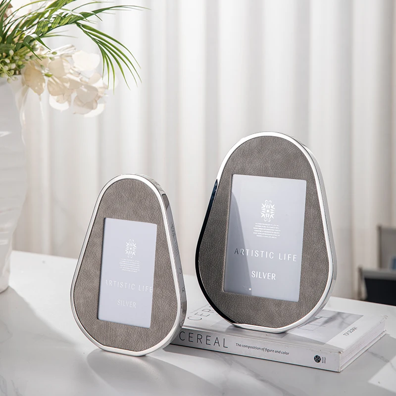 Luxury Oval Photo Frame Modern Bedside Table Decor Stainless Steel & Leather Elegant Picture Display for Office Picture Frames