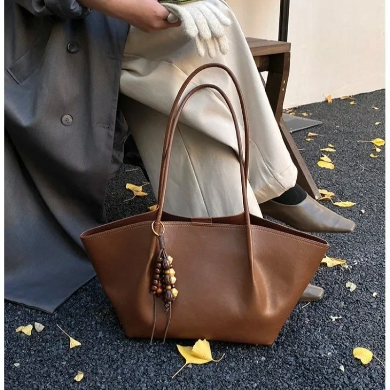 

Simple Vintage Designer Diaper Bag For Women Crossbody Handbag Luxury Leather Tote Large Capacity Unique Letter Logo Minimalist