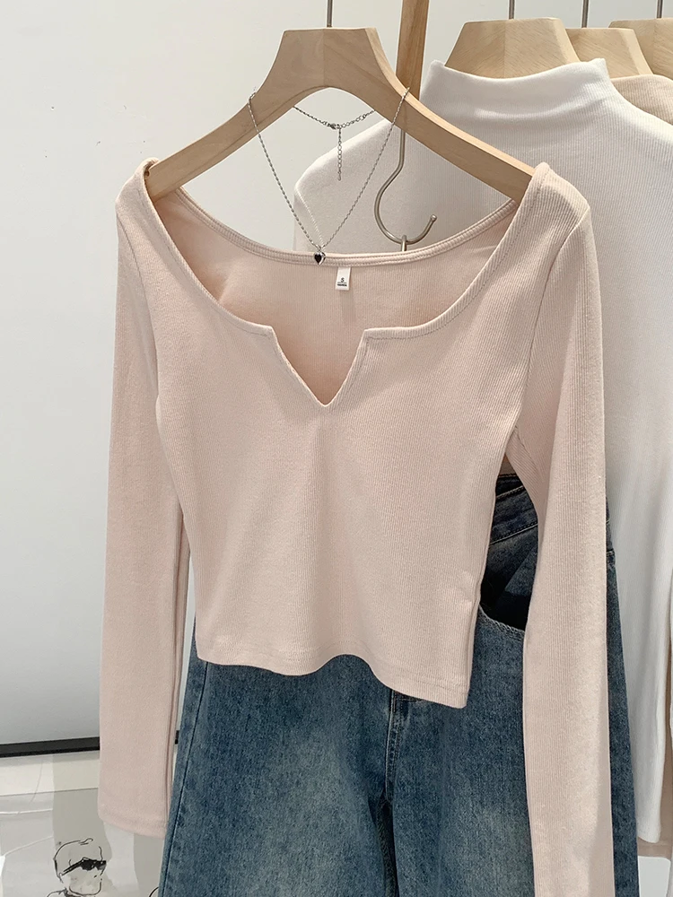 Elegant V-Neck Long Sleeve Women's Base Shirt Threaded Trendy Inner Wear T-Shirt Short Top for Autumn 2026 Casual Style Pure ...
