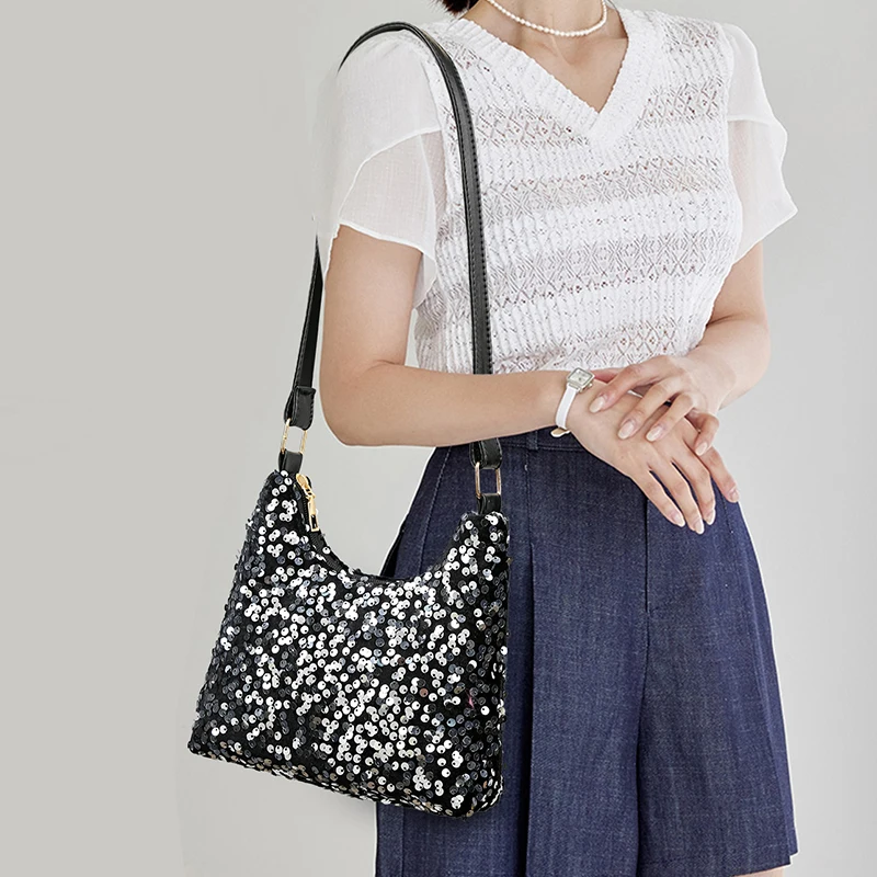 

Женская сумка на одно плечо для вечерних мероприятий. Подходит для банкета, путешествий, покупок и фотографии. С пайетками.