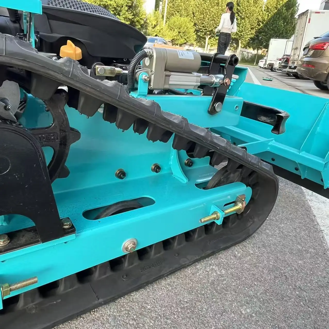 المنزل الذكي جزازة العشب 500 مللي متر عالية الكفاءة تسلق حديقة صيانة الحديقة روبوت مع جهاز التحكم عن بعد للاستخدام المنزلي دعم الثلوج