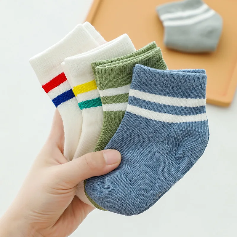 5 Pairs of Spring and Autumn Korean Fashion College Style Sports Socks Soft and Unletdown Mid-tube Socks for Boys and Girls