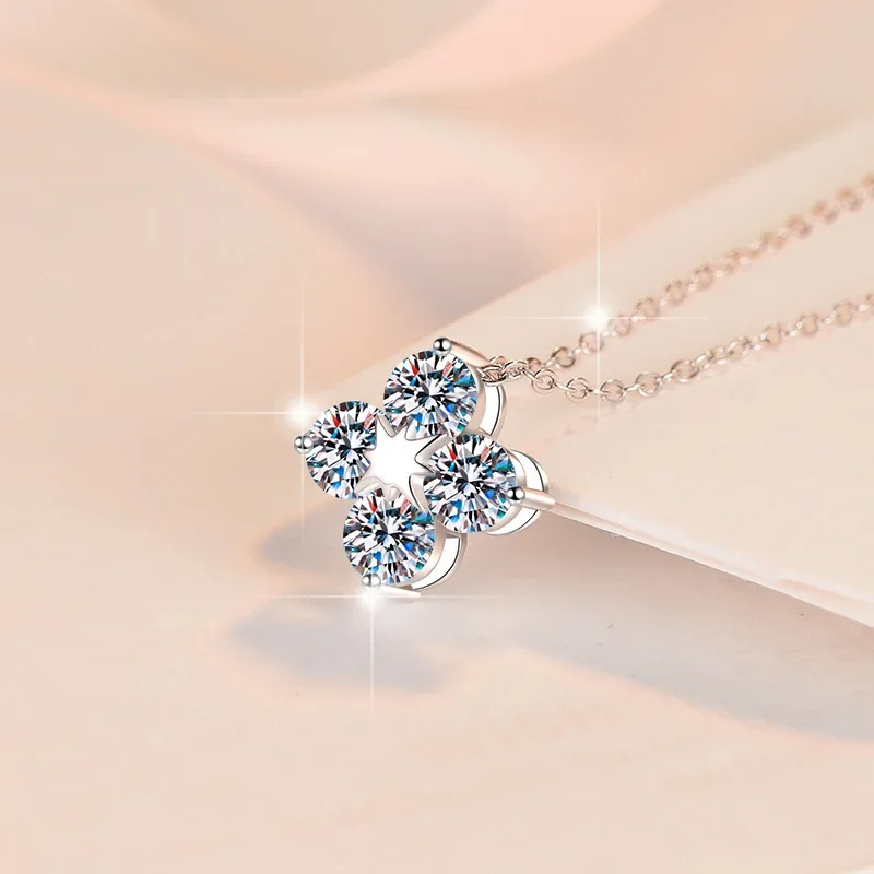 New s925 pure silver necklace, women's clover moissanite pendant, fashionable first accessory, wedding jewelry