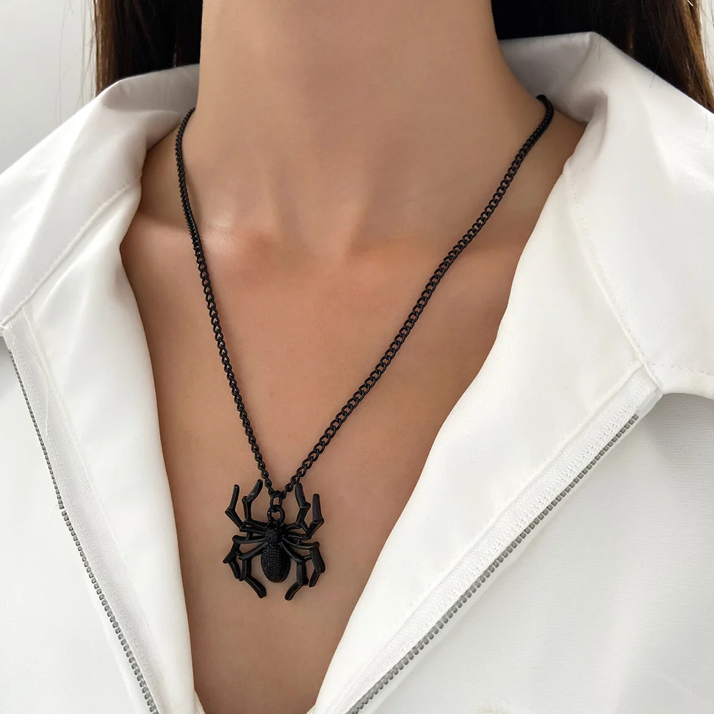 Punk Spider Pendant Necklace for Women Simple Retro Three-dimensional Geometry Insect Shape Necklace Jewelry Accessories 2023