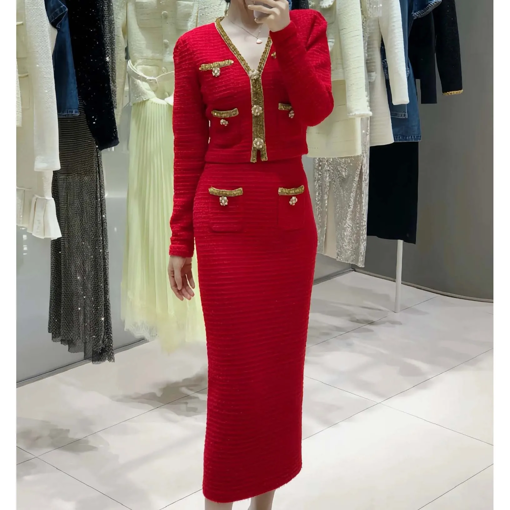 Women\'s elegant two-piece suit with V-neck long-sleeved button-pocket top or slim-fitting red skirt