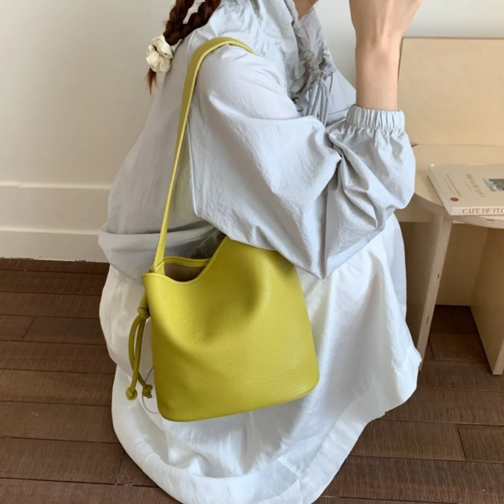 

Модная однотонная женская сумка на плечо из искусственной кожи для отдыха, мягкая кожаная сумка-ведро, корейская сумка для подмышек, сумки