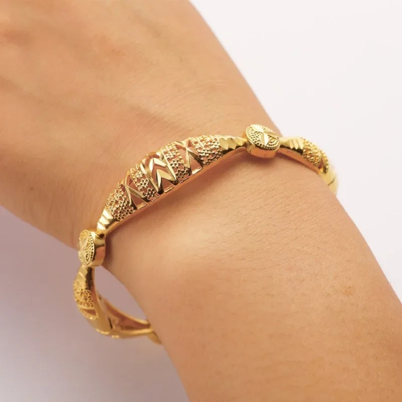 Fashion Luxury Brass Gold Plated Vietnam Sand Gold Hollow Buckle Bracelet Women's Wedding Jewelry Imitation Gold Jewelry Gift