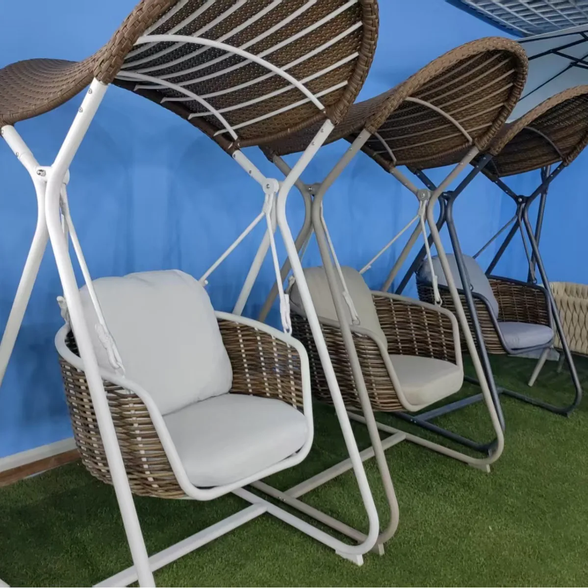 Aluminum alloy outdoor villa swings, leisure gardens, courtyard rocking chairs, hotel homestays, balconies, home use