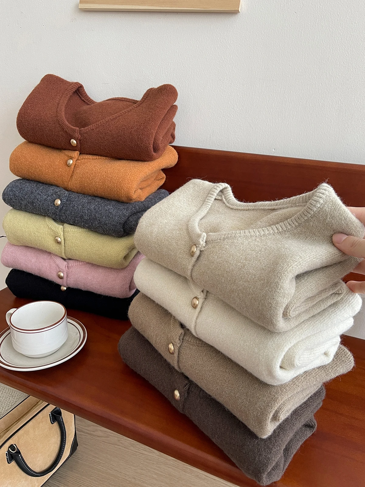 

Однотонный вязаный жилет, женский круглый многослойный топ с маленькими золотыми пуговицами, осенний дизайн Sli