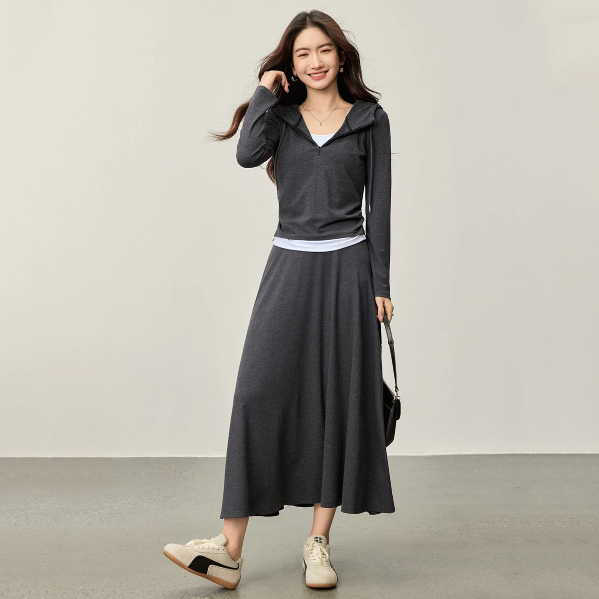 أطقم تنورة نسائية غير رسمية من SENTUBILA لخريف 2025 مكونة من قطعتين تي شيرت بأكمام طويلة برباط تنانير مرنة على شكل حرف a 153ZF2837