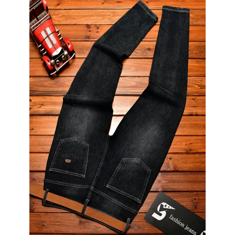 الخريف الراقية الجينز الرجال تصميم الأزياء نسخة ضئيلة صالح مع أقدام صغيرة 2025 الاتجاه الجديد النسخة الكورية السراويل المرنة