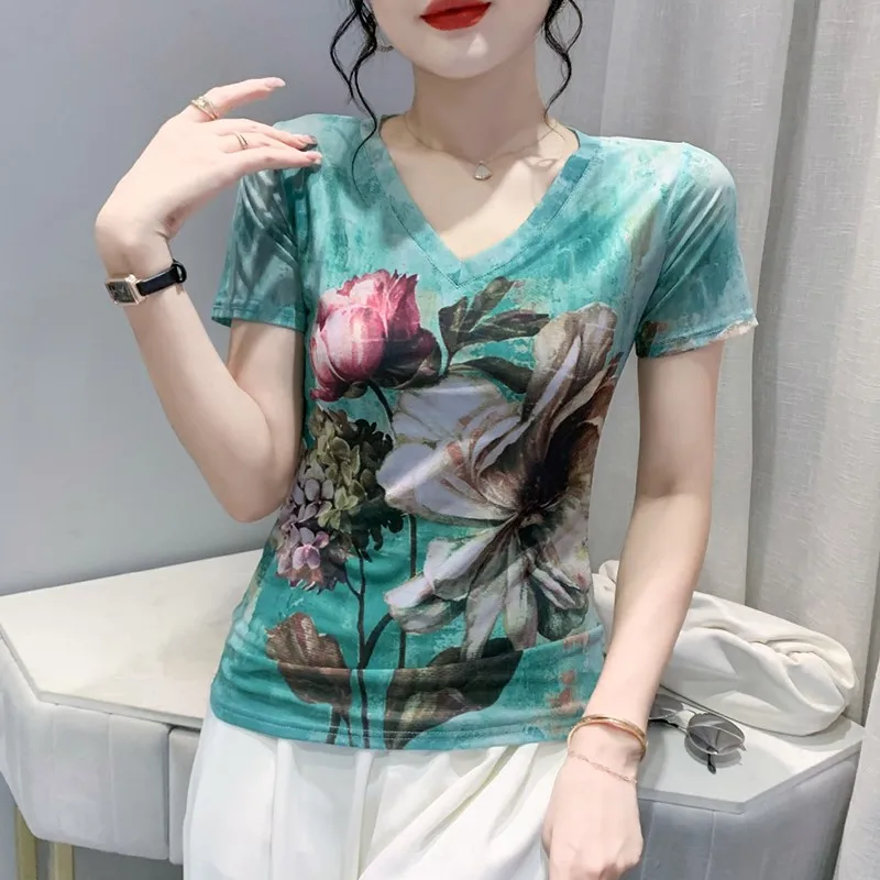 

Women's Slim Fit ort Sve V-Ne Printed T-irt Me Base irt Sexy Flattering Top Korean Sle Commute Faion 2024 Ne...