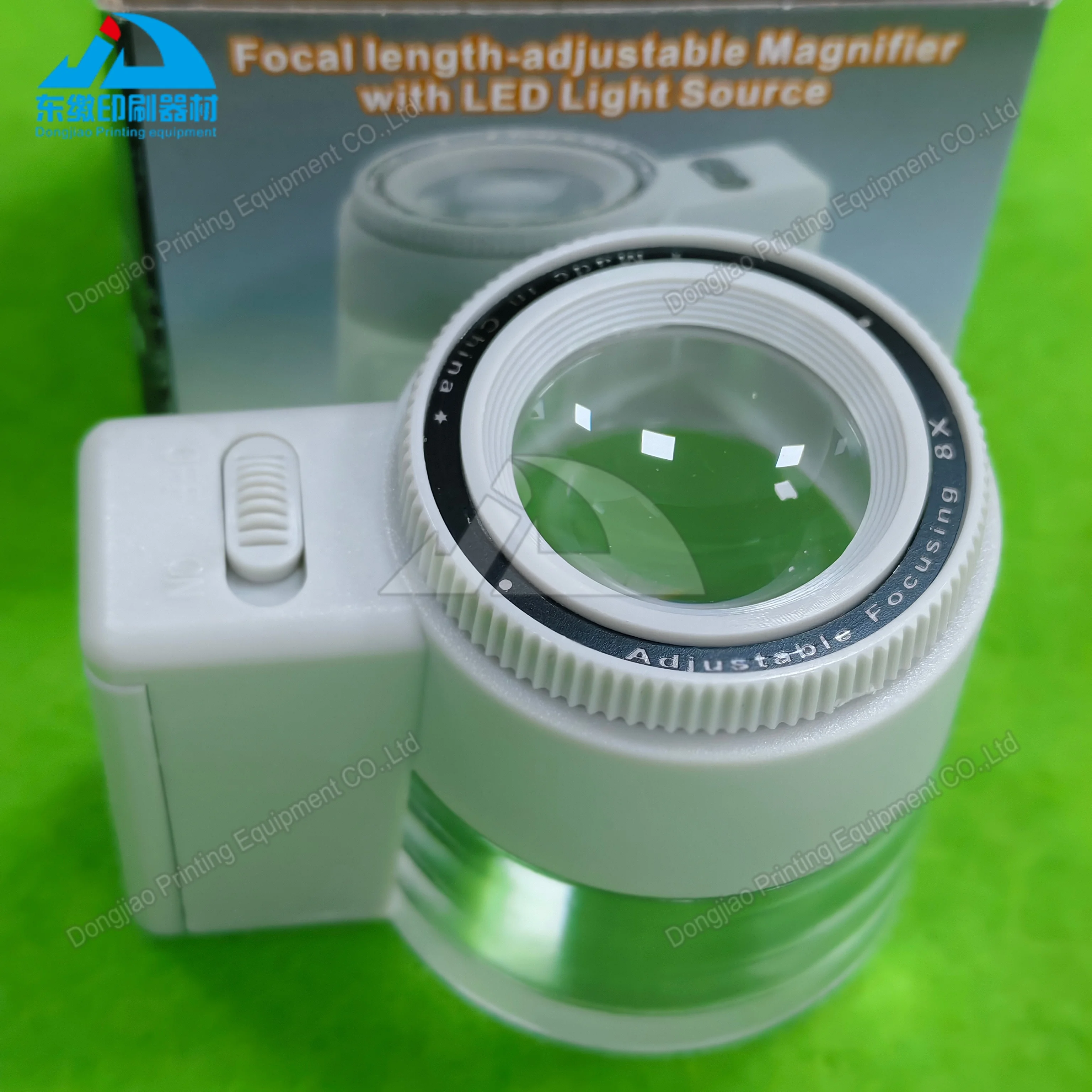 

Регулируемая по фокусному расстоянию лупа с LED-подсветкой MG13100-2, диаметр линзы 23 мм, увеличение 8X