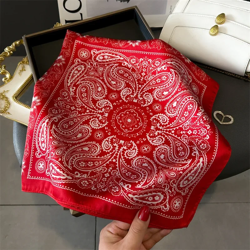 Nuovo Design imitato sensazione di seta sciarpa di raso floreale donna stampa fazzoletto da collo Hijab capelli da donna mano polso testa scialle Bandana 70cm