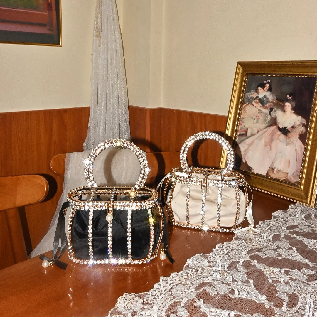 Leichter Luxus, elegantes Design, Promi-Stil, Metall-Lochmuster-Korb, Bankett-Glitzer-Wasserdiamant, durchbrochene Ketten-Beuteltasche – Detail 1