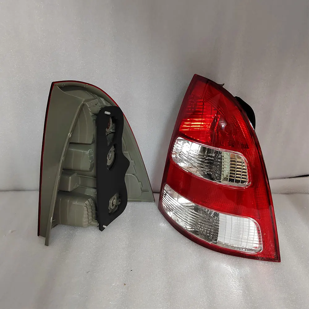 2Pcs Car Tail Lamp Turn Signal Brake Lights 81550-13460 For Toyota Corolla Fielder NZE120 NZE124 CE121 ZZE122 2000 to 2007