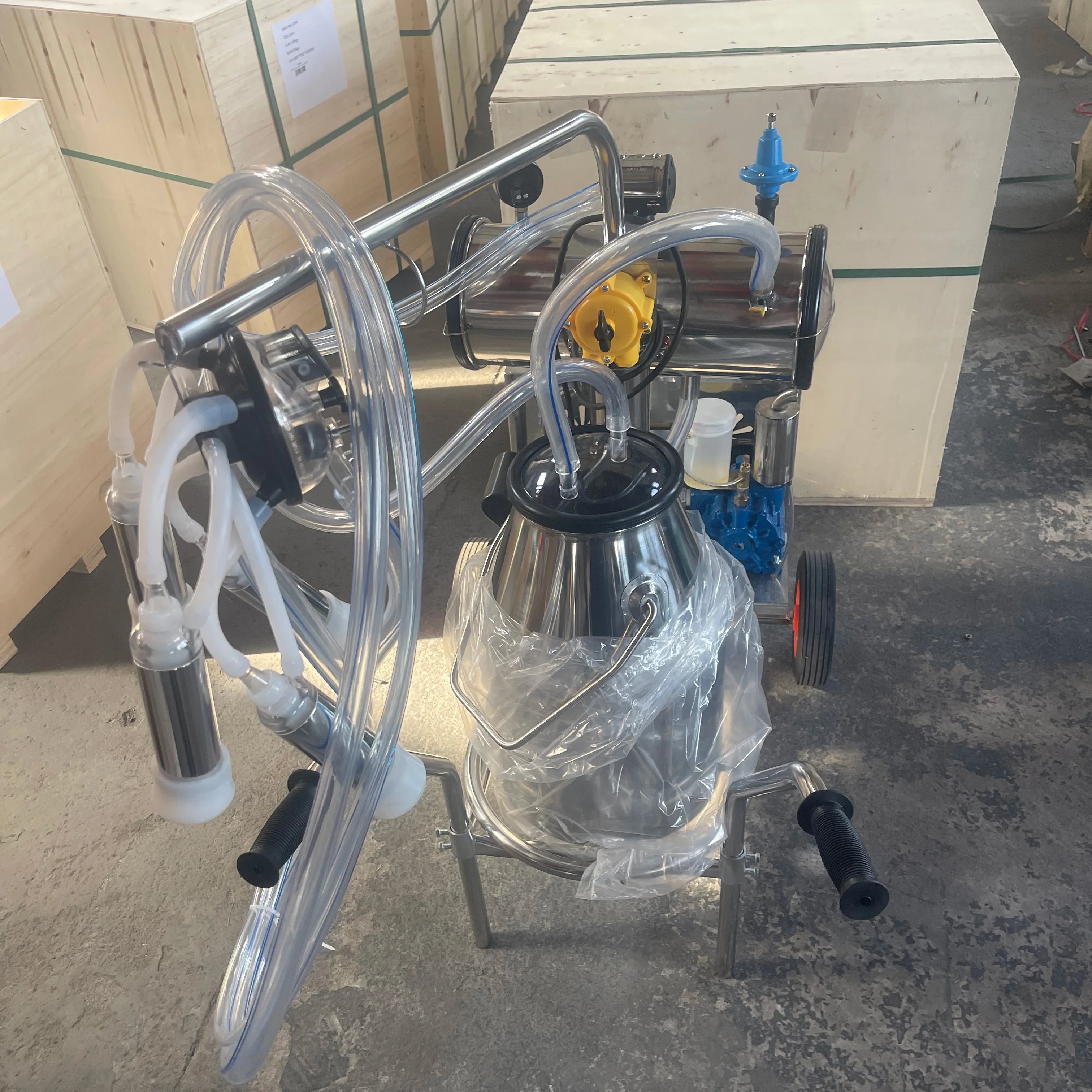 Best Quality Cattle Farm Portable Automatic Camel Buffalo Goat Cow Vacuum Piston Milking Machines