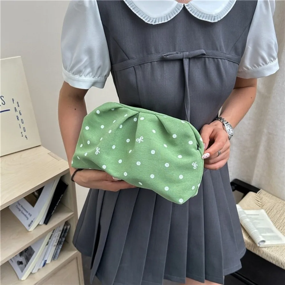 Cozy Polka Dot Soft Toiletry Bag Large Zipper Soft Makeup Bag Portable Lightweight Travel Carrying Bag Travel Use