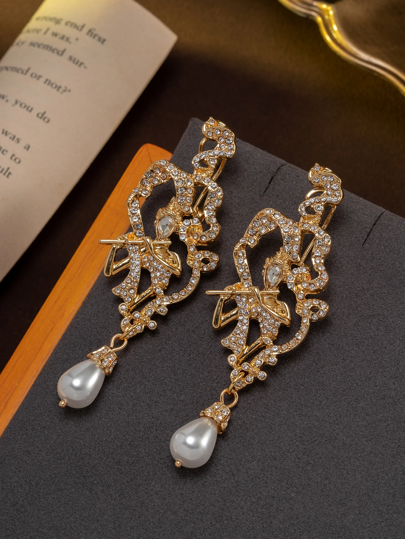 A Pair of New Chinese-Style Vintage Fairy Hollow-Out Diamond-Studded Flute-Playing Dangle Earrings for Daily Wear, Party, and Festival Accessories