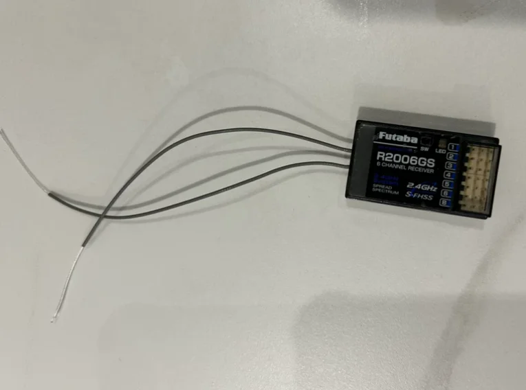 1pcs new Futaba R2006GS 2.4G S-FHSS 6Channel High-Voltage Receiver Futaba T8J 18MZ 14SG Remote Control Receiver For Planes Parts