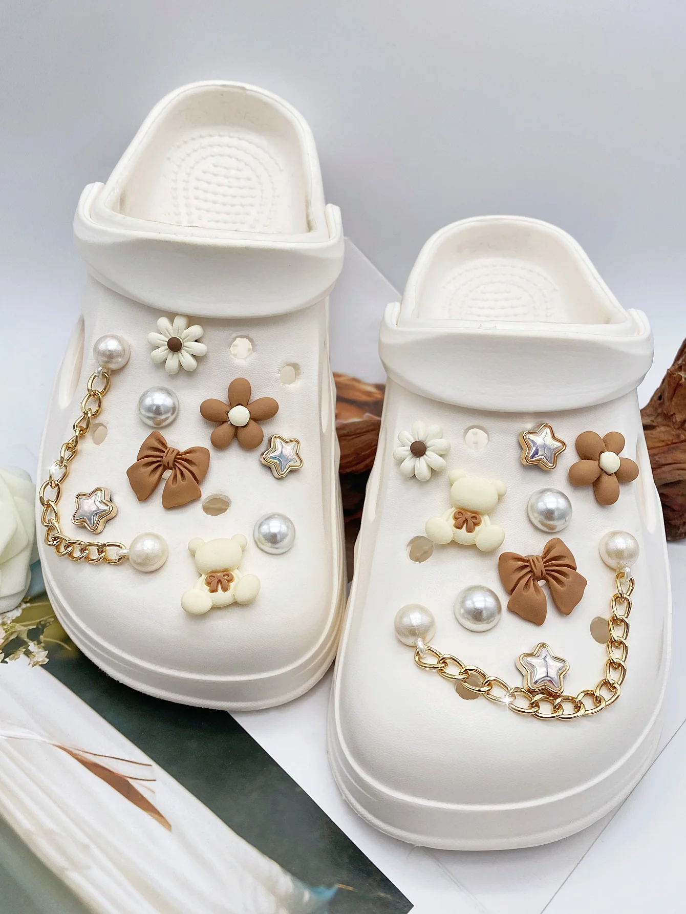 18 pieces of golden ABS pearl chains, bow bears, flowers, brown flowers, bows, five-pointed stars, DIY ABS pearl shoe buckle dec
