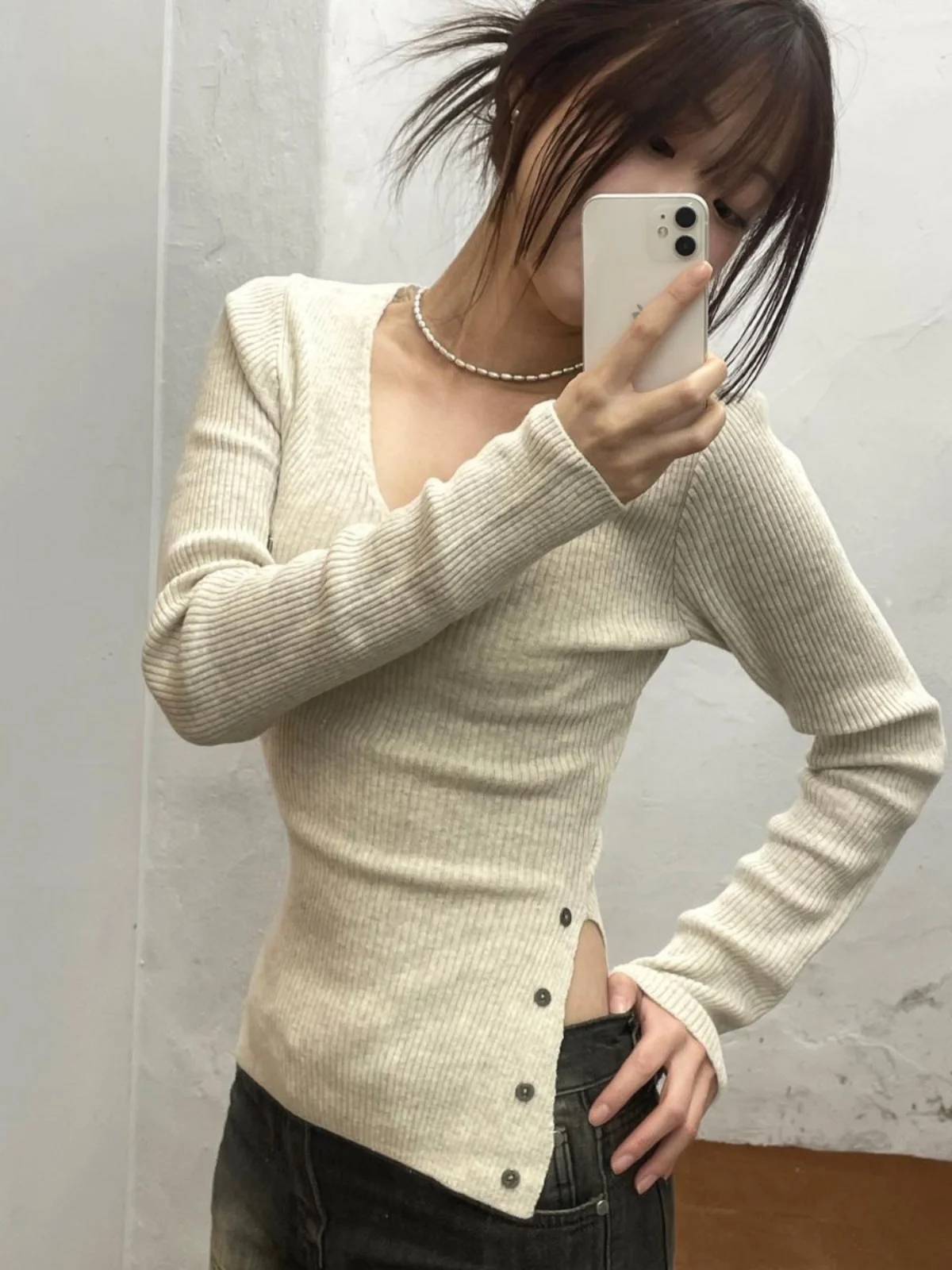 [0.2 20] Bohemseo Design Hem Split V-neck Soft Glutinous Knitted Slim fit Slimming Long sleeve Women